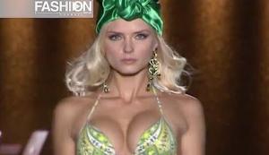 PIN-UP STARS Spring Summer 2010 Milan