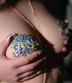 [JVID视频]二次元妹子抱走莫子aa - 水晶荡漾