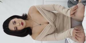 赛车模特薛斌l露肩象牙色连衣裙l管路室内摄影l直装书