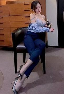  [秀人模特系列]王馨瑶视频写真 美女老总西服