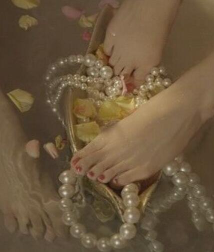 云溪溪《奶桃 水池