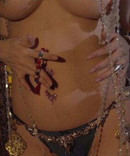 秋和柯基《异域女郎》