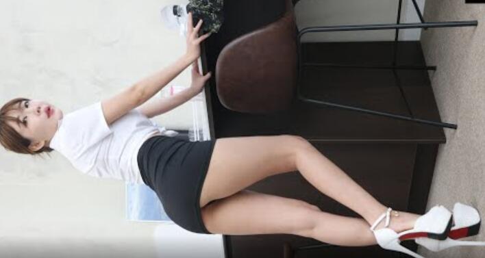 办公装模特(Model)。do hee)