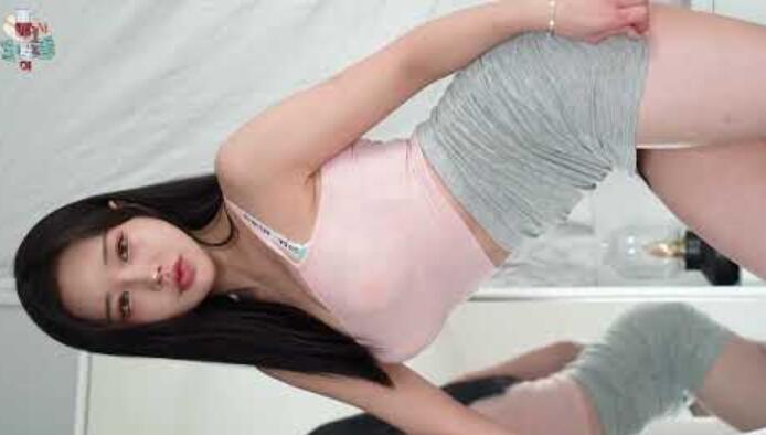 结束后起立鼓掌一分钟的“i e”超短裙非公开秘密VIP直拍现场LEEAEs VIP private fancam shooting session