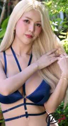 肖像视频Alisa在蓝色豪华EosR5 + RF 70-200 F2.8L IS