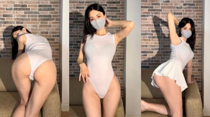 紧身连体衣和短裙 身体流瑜伽运动