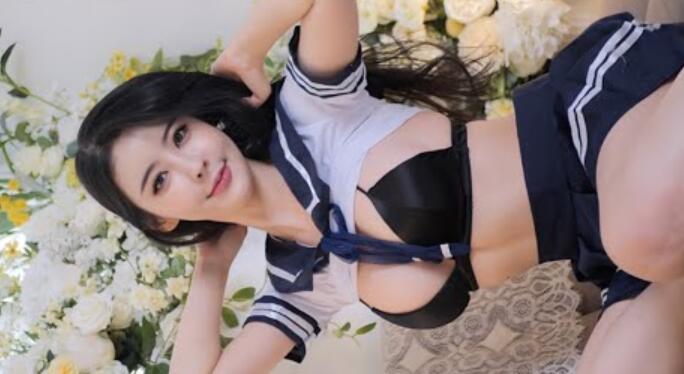 浓艳的世拉福吹低腰?传奇充满身材的D杯校服装扮书underwear LOOKBOOK赛车模特孙备直拍