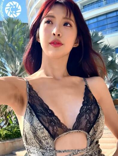 腿模街拍：但愿成为你的「爱奴」