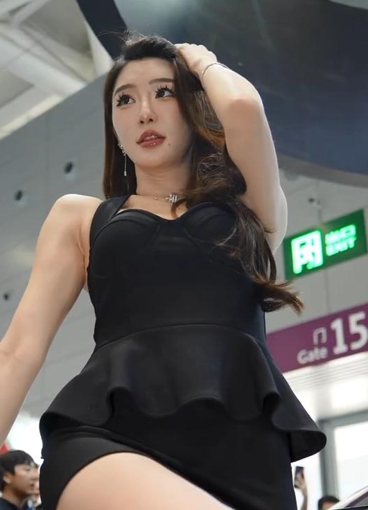 2025深圳改装展002acing车模全纪录！韩国레이싱모델高清视频