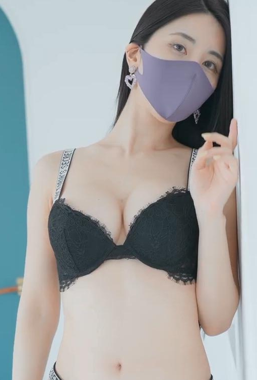 玫瑰系赛车模特丝袜蕾丝内衣视觉盛宴