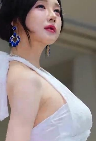 【首尔车展高清直拍】赛车女神「반하리」心动镜头 57