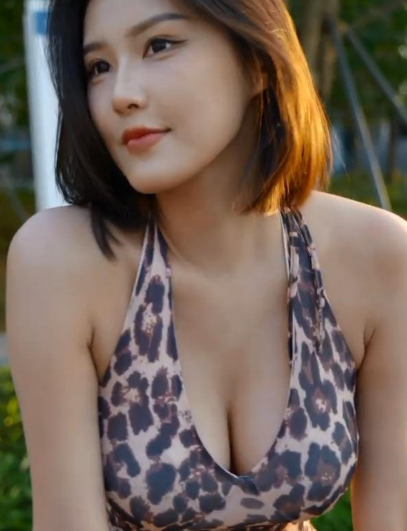 深圳改装车展程儿直拍 赛车女郎热舞表演 Auto Ecosystems Expo 2025 现场直击 1