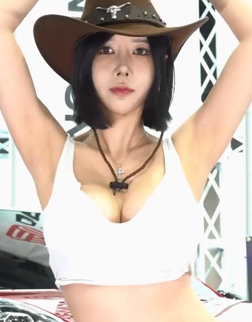 2024首爾改裝車展：宋珠雅(Song JooA) Racing Model 直拍(직캠)全紀錄 | Seoul Auto Salon 13