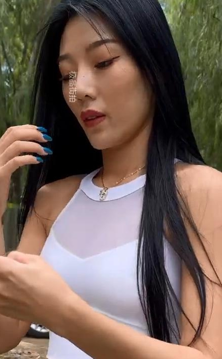 极品街拍《拆穿》001