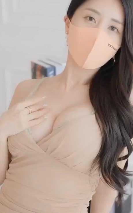 赛车玫瑰장미神仙窒息身材！米色战袍4K直拍