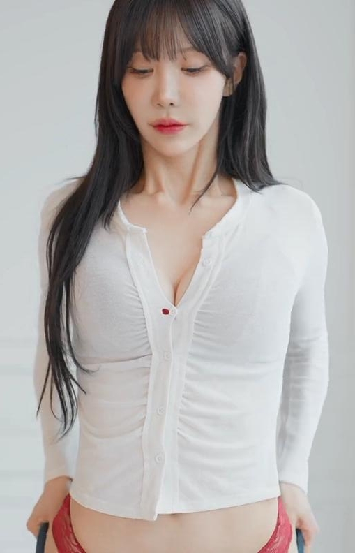 近距离目睹传奇身材！牛仔裤×丝袜内衣模特冬季直拍