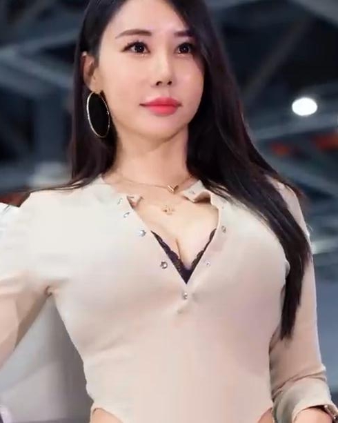 赛车模特姜河彬 - 2025首尔移动出行展现场直拍(서울모빌리티쇼)16