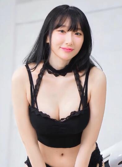 E多妍(E DAYEON) 车展全黑热裤直拍