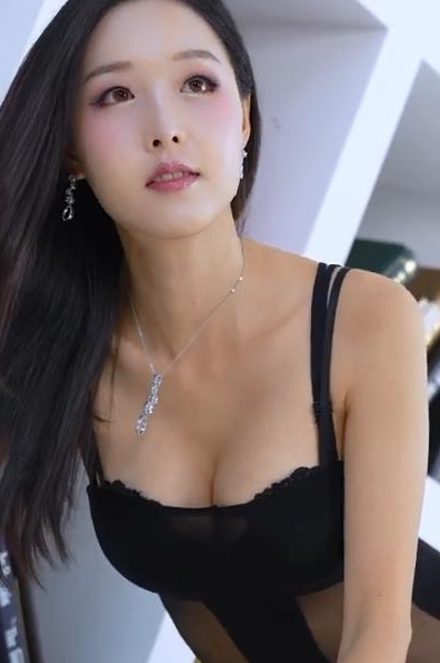 神仙颜值！顶级模特金佳温(Kim GaOn)绝美瞬间