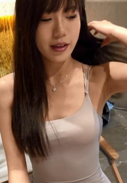 极品街拍《叫醒》001