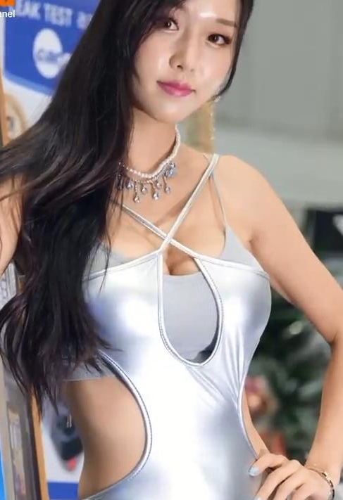 赛车模特金佳温 2024汽车沙龙周第一弹