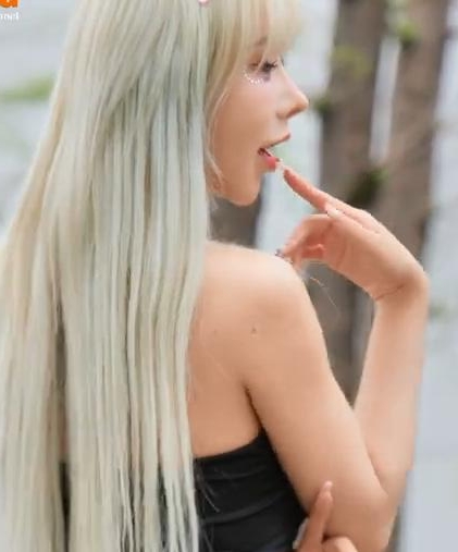 2025釜山国际游艇展赛车模特金佳琳现场 8