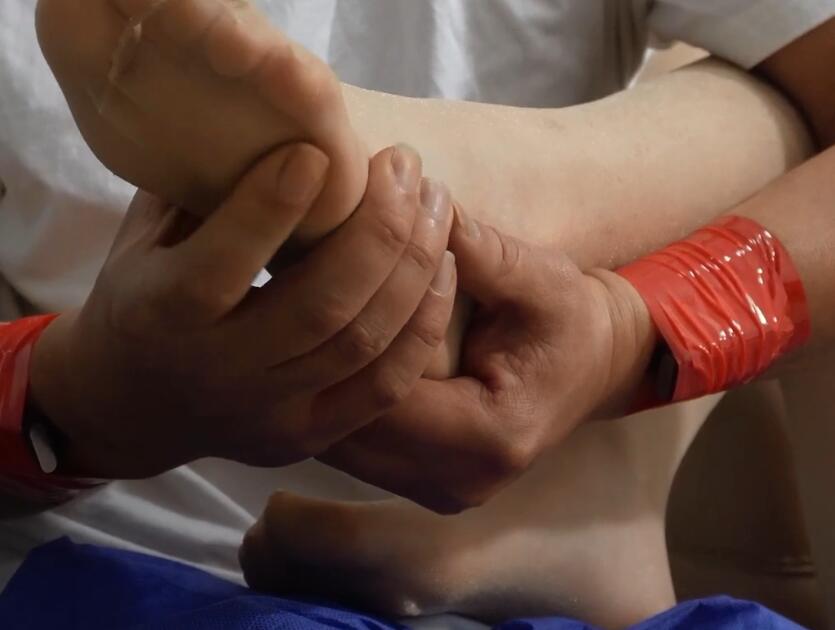 95后男生从大专到职业理疗师 揭秘高端女性腿部护理服务
