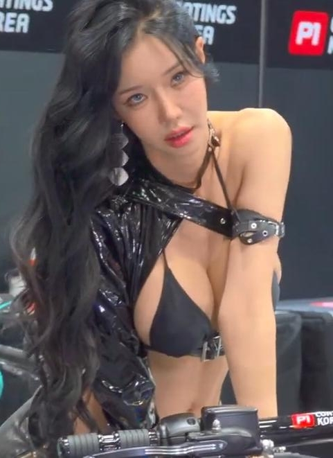 2025韩国汽车技术展赛车模特韩敏娜直拍