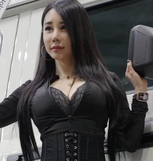 黑色皮革束腰气场全开 | Black Leather Power 模特姜河彬 KANG HABIN 25040603