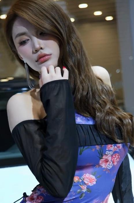 2024 粤港澳大湾区车展 车模 小思佳 44