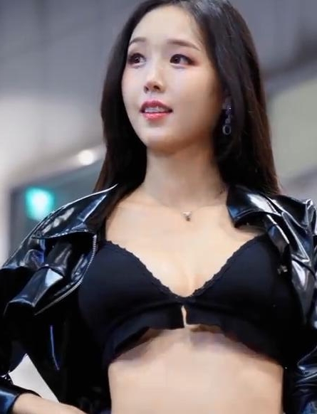 赛车模特金佳温 2025汽车科技展直拍